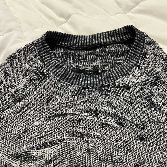 Lululemon long sleeve - Picture 4 of 5